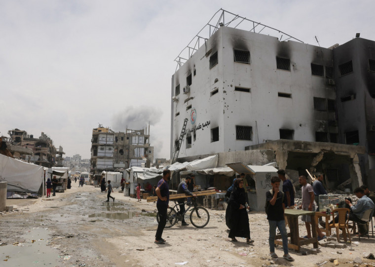 Os ataques, que ocorreram enquanto Trump visitava à região, começaram durante a madrugada e se estenderam pela manhã em diversas áreas de Gaza