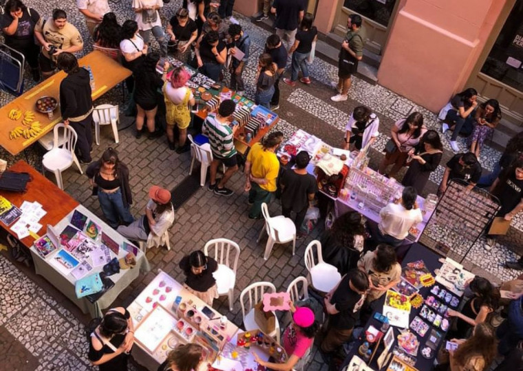 Além da exposição e venda de obras de arte, evento também oferece oficinas de serigrafia gratuita