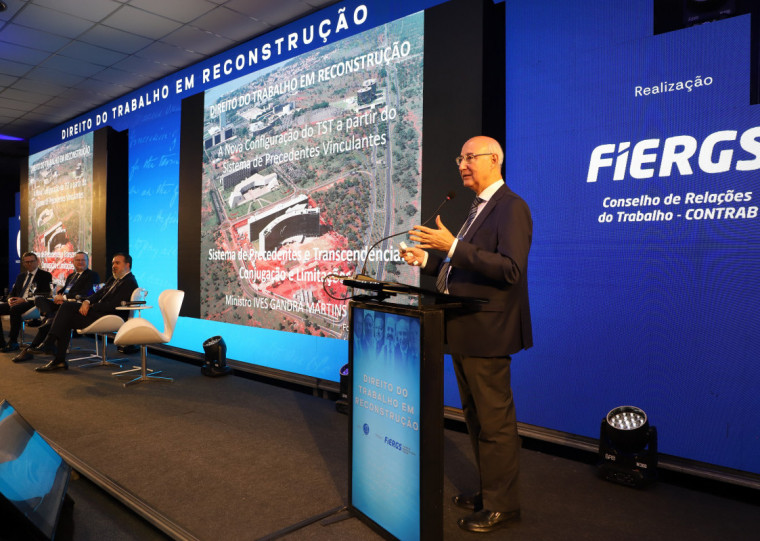 Ministro do TST, Ives Gandra Martins Filho foi um dos palestrantes