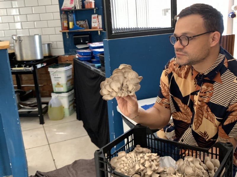 Rafael Gross &eacute; cozinheiro e um dos s&oacute;cios do Amado Restaurante Foto: DENER PEDRO/ESPECIAL/JC