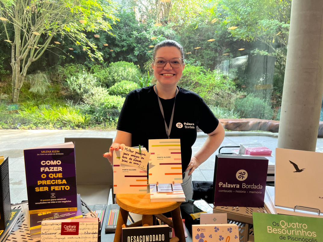 Carolina Argenti Rocha &eacute; fundadora da editora Palavra Bordada, de Canoas | Giovanna Sommariva/Especial/JC