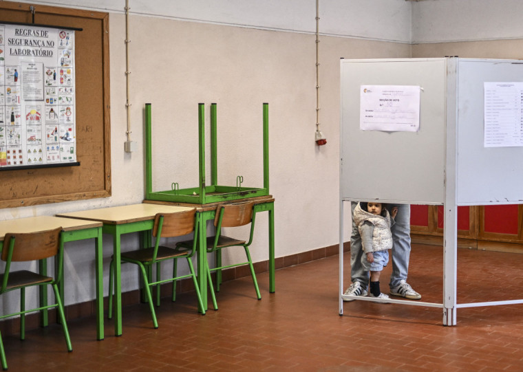 As urnas abriram às 8h, 4h no horário de Brasília, e têm previsão de encerrarem às 19h no horário local