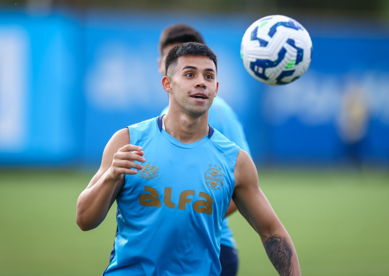 Autor do gol contra o São Paulo, Aravena deve ganhar mais oportunidades