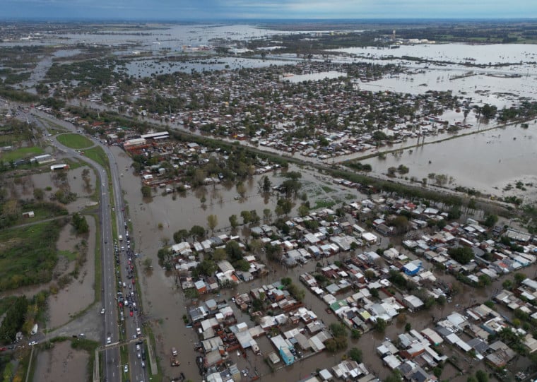 Segundo autoridades locais, já são mais de 7 mil pessoas fora de casa