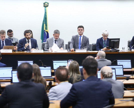 Secretário diz que corrigir toda a tabela do IR custaria R$ 100 bi