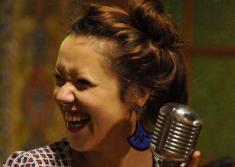 Show de MPB da artista Elisa Meneghetti é um dos destaques da programação