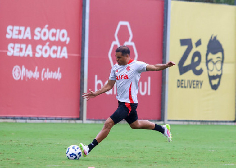 Zagueiro argentino se recupera de ruptura no ligamento do joelho esquerdo