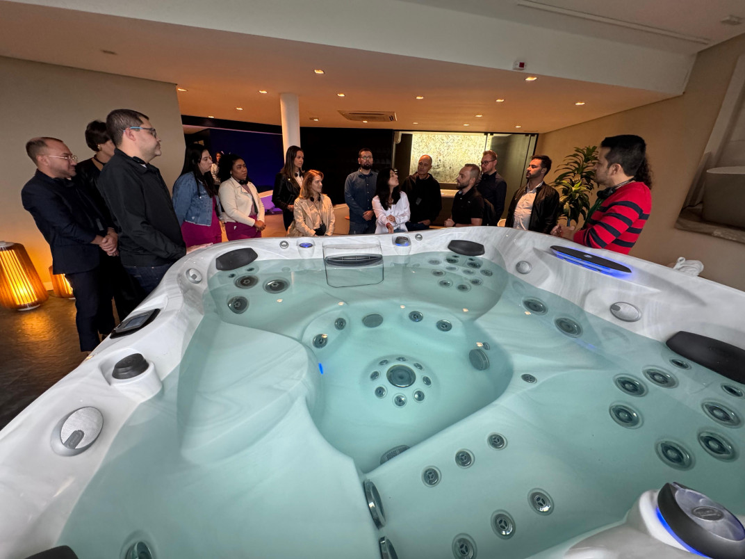 Grupo do Varejo Experiente conferiu o modelo de venda de banheiras da Wellness Shop, da Elevato | PATRÍCIA COMUNELLO/ESPECIAL/JC