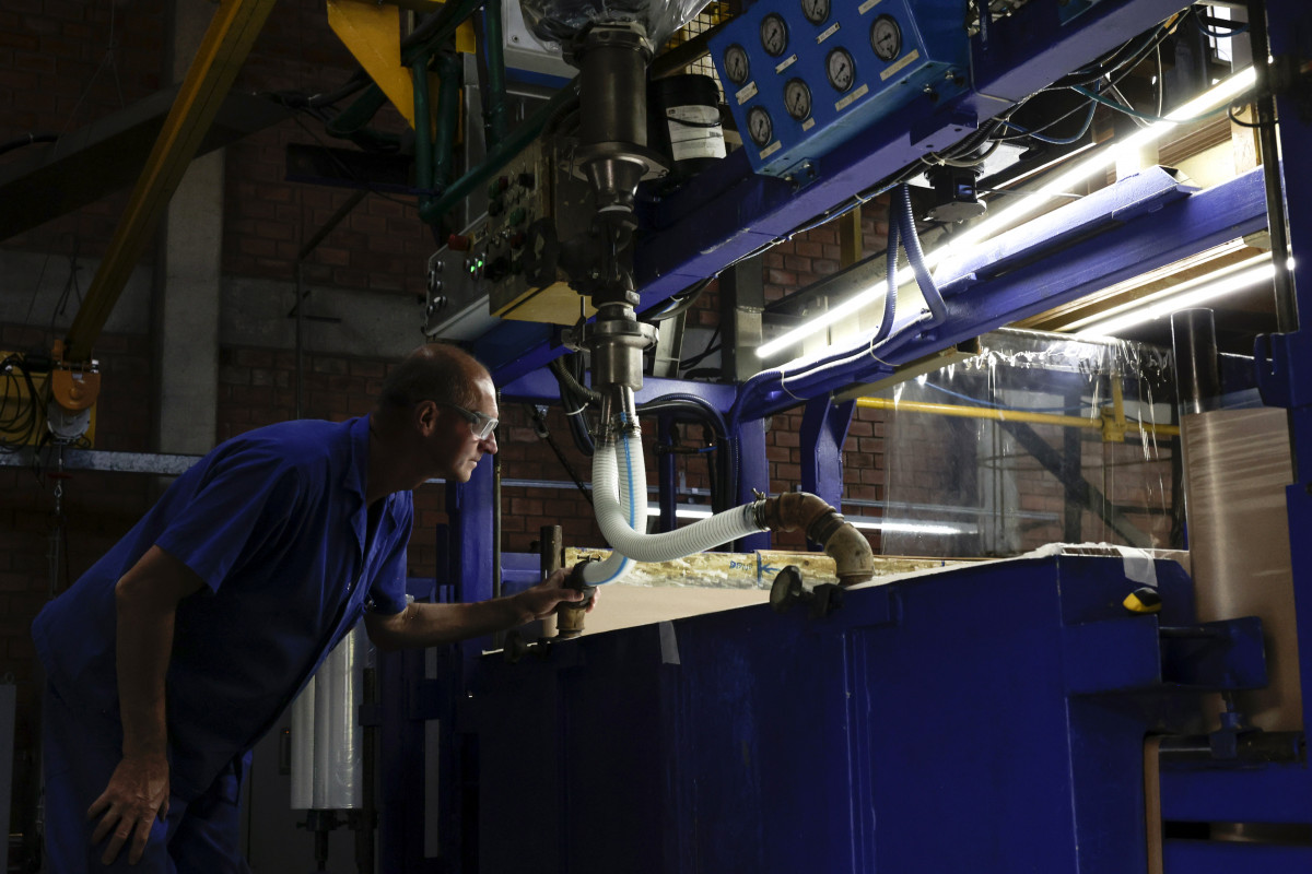 Produção industrial cai 0,4% em setembro ante agosto, revela IBGE