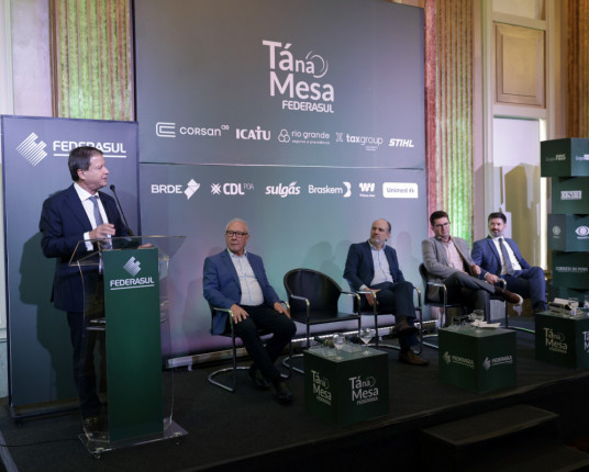 Brasil vive crise ética e moral, afirma ex-presidente nacional da OAB