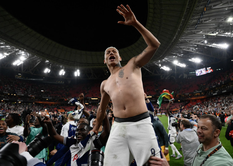 Equipe do brasileiro Richarlison venceu o Manchester United por 1 a 0, em Bilbao, Espanha