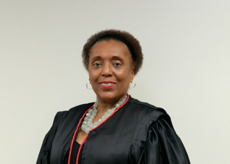  Vera Lúcia era uma das palestrantes do evento e foi impedida de entrar no auditório do evento mesmo após apresentar a carteira funcional de ministra