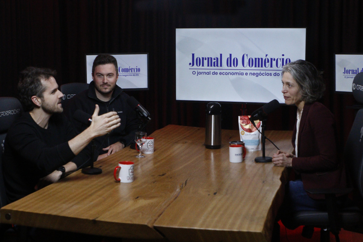 Fell (esq.) e Ferreira detalharam a trajet&oacute;ria e futuro da opera&ccedil;&atilde;o em videocast do Minuto Varejo | BRENO BAUER/JC