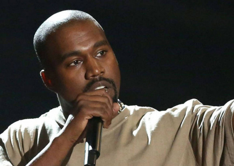 Há duas semanas, rapper norte-americano lançou videoclipe de música com menções a Hitler e ao nazismo