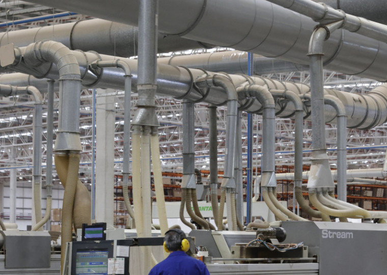 Processo industrial. Fábrica de móveis. Indústria moveleira.HERVAL
