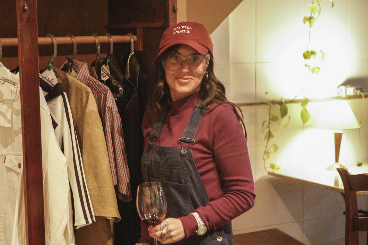 Sophia é formada em moda e realiza curadoria de marcas locais  | BRENO BAUER/JC