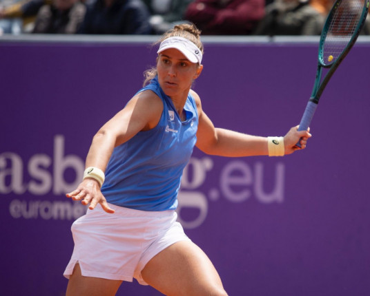 Bia Haddad cai em semi após reação, mas registra melhor campanha do ano