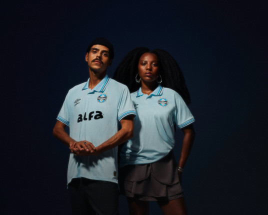 Com nova cor, Umbro e Grêmio lançam uniforme 2 para sequência da temporada