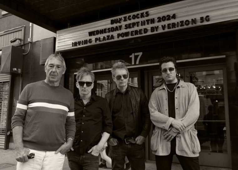 Banda interpreta uma seleção de seus grandes sucessos no Opinião nesta terça-feira (27)