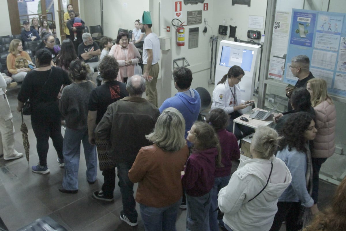 Popula&ccedil;&atilde;o buscou unidades para receber a vacina da gripo, como no Modelo | EVANDRO OLIVEIRA/JC