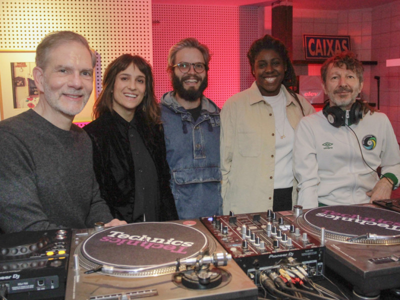 A Rádio Agulha terá DJs com sets ao vivo, seletores musicais, entrevistas com convidados especiais e audições Foto: EVANDRO OLIVEIRA/JC