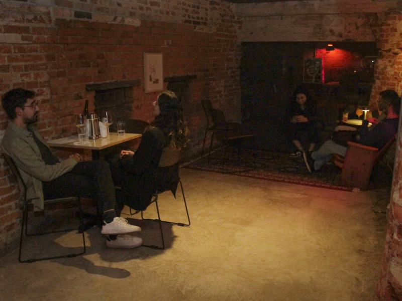 O espa&ccedil;o conta com bar para receber o p&uacute;blico na base da chamin&eacute; do Shopping Total Foto: EVANDRO OLIVEIRA/JC