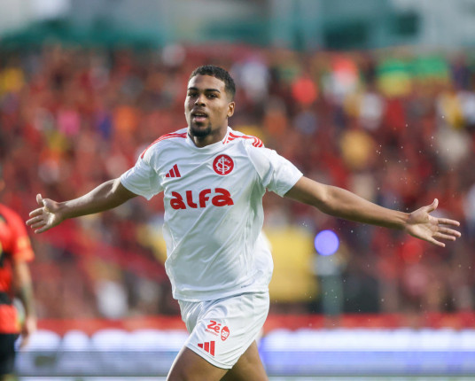 Com time misto e pouca inspiração, Inter empata com Sport na Ilha do Retiro