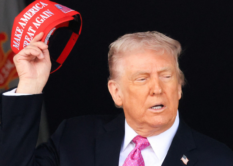 Presidente dos Estados Unidos tem criticado quantidade de estudantes estrangeiros na instituição