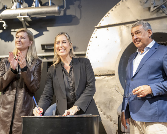 Fernanda Barth assume secretaria com promessa de diálogo