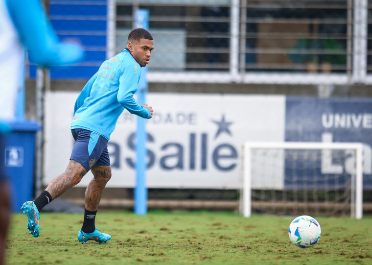 Lucas Esteves será titular mais uma vez com a ausência de Marlon