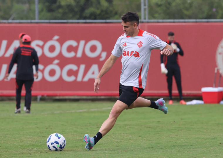 Colombiano está há um mês sem jogar por conta de uma lesão muscular