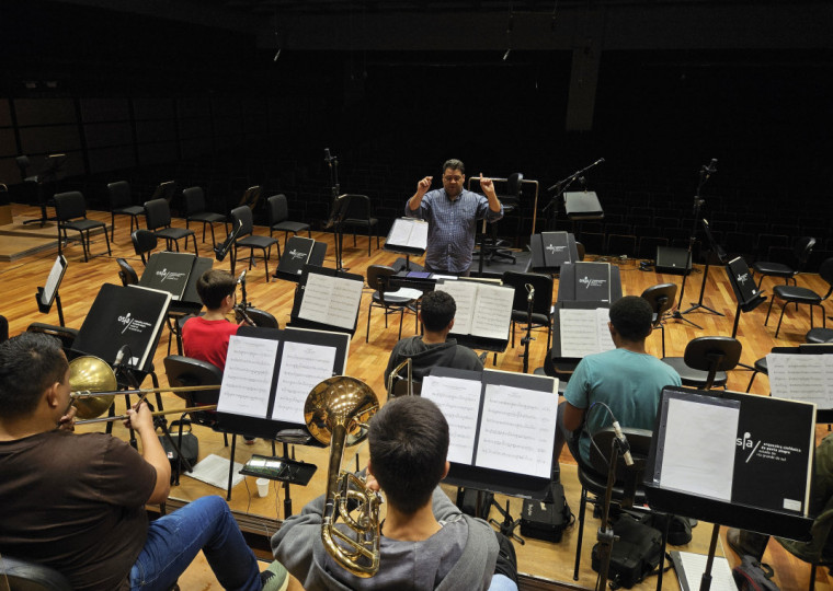 Novo conjunto musical reúne cerca de 25 estudantes de sopro e percussão; apresentação desta semana é do espetáculo 'Clássicos do Brasil'