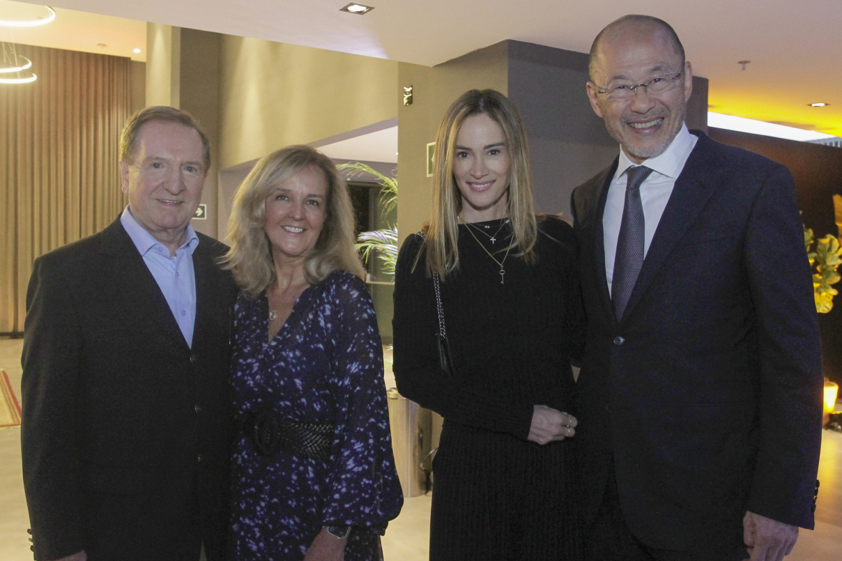 M&eacute;rcio e Val&eacute;ria Tumelero, Fernanda Baggio e Willian Ling | EVANDRO OLIVEIRA/JC
