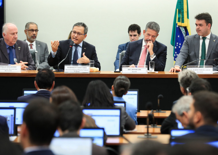 O que a legislação de 2010 fez foi incorporar a ela mais hipóteses, tornar os critérios mais rigorosos, bem como aumentar os prazos de inelegibilidade, que eram mais curtos, de três anos