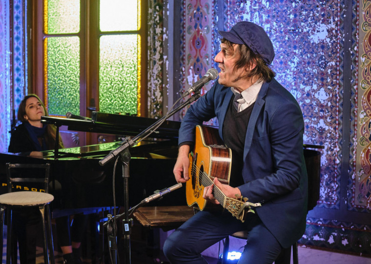 Cantor sobe ao palco do espaço nesta sexta-feira (30), acompanhado pela pianista Mari Kerber