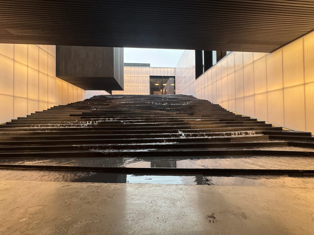 Cascata que fica no primeiro piso &eacute; considerada o "cora&ccedil;&atilde;o" da nova opera&ccedil;&atilde;o | PATR&Iacute;CIA COMUNELLO/ESPECIAL/JC