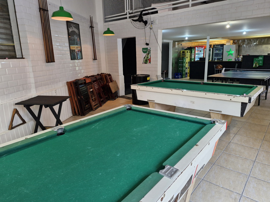 Rafael resolveu investir em mesas de jogos no novo bar | JÚLIA FERNANDES/ESPECIAL/JC