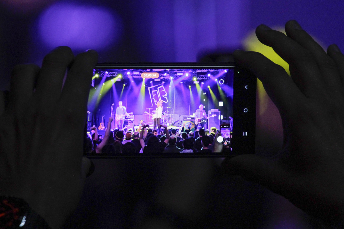 Quem encarou a chuva e o frio em Porto Alegre foi brindado com um show memor&aacute;vel da banda brit&acirc;nica Buzzcocks  | EVANDRO OLIVEIRA/JC