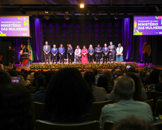 Posse de ministra das Mulheres vira desagravo a Marina
