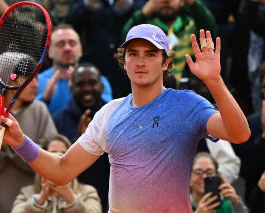 Fonseca encara o francês Pierre-Hugues Herbert fora das quadras principais