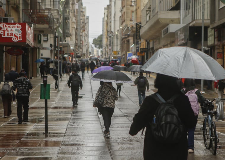 Chuva ganha força na região, reforçando o risco de alagamentos e demais transtornos na Capital