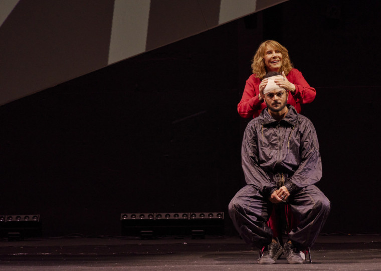 Com Renata Sorrah no elenco, 'Ao vivo (dentro da cabe&ccedil;a de algu&eacute;m)' foi atra&ccedil;&atilde;o do Palco Girat&oacute;rio em Porto Alegre