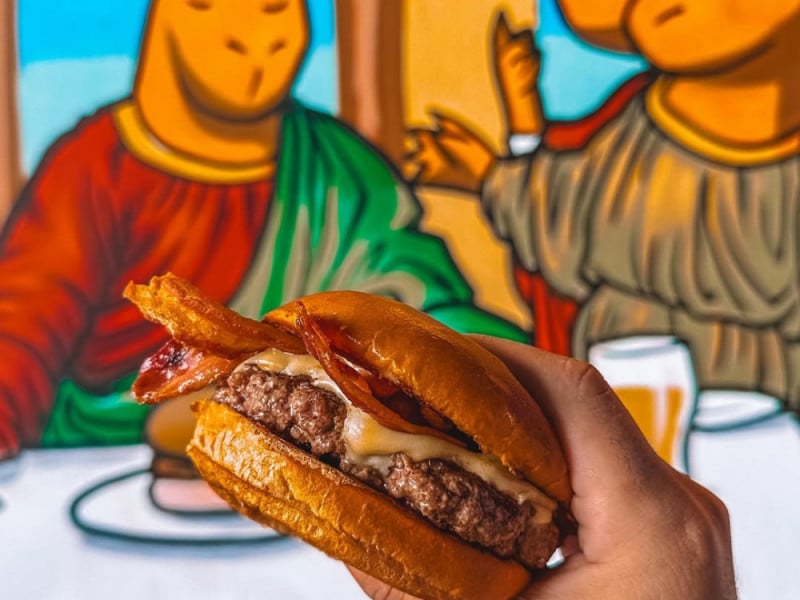 O Capim Burger &eacute; inspirado em capivaras Foto: Capim Burger/Instagram/Reprodu&ccedil;&atilde;o/JC