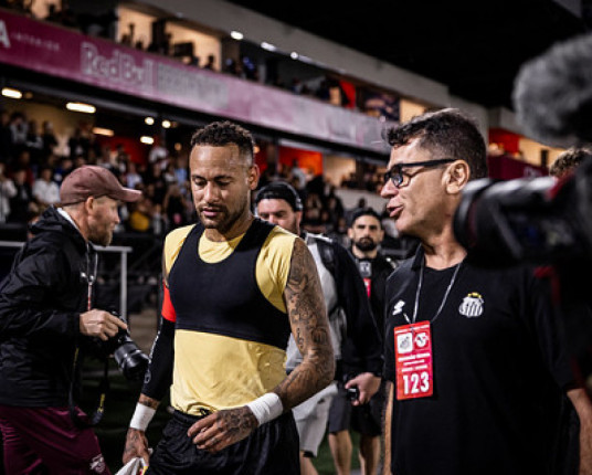 Neymar admite que tem de ser poupado no Santos por receio de novas lesões: 'Dá aquele medinho'