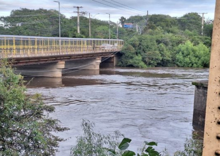 Rio Ibirapuitã encontra-se 11,12m acima do normal, com 197mm acumulados, a cota de inundação é de 9,70 m.