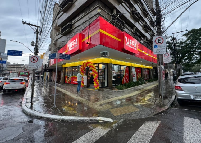 Loja fica na esquina da avenida Protásio com rua Francisco Ferrer, onde foi agência bancária 