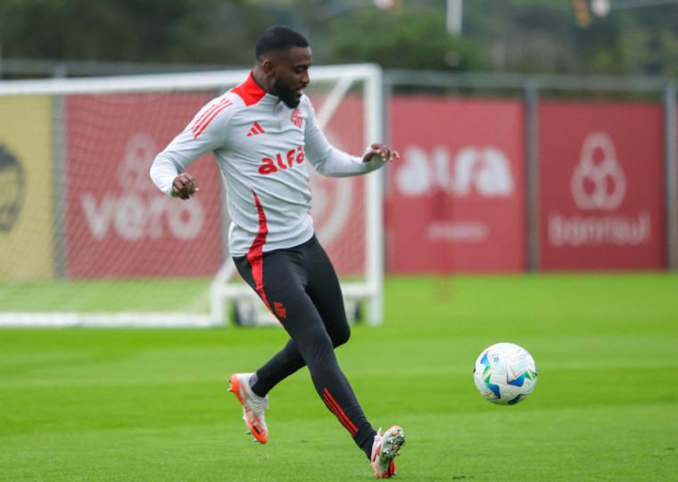 Ramon assume a vaga de Bernabei na lateral-esquerda