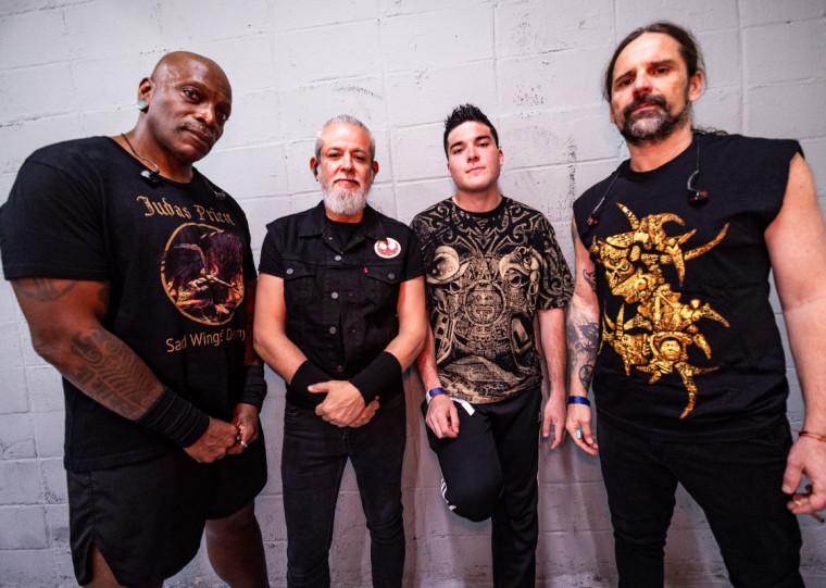 Após mais de 40 anos de trajetória, o ícone do heavy metal brasileiro apresenta sua turnê final 'Celebrating Life Through Death'