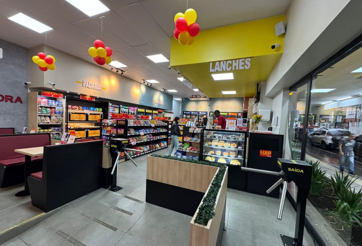 Minuto Varejo - mercado de conveni&ecirc;ncia - Uffa - 24 horas na esquina da Francisco Ferrer com avenida Prot&aacute;sio Alves - Porto Alegre - rede de cruz alta  | PATR&Iacute;CIA COMUNELLO/ESPECIAL/JC