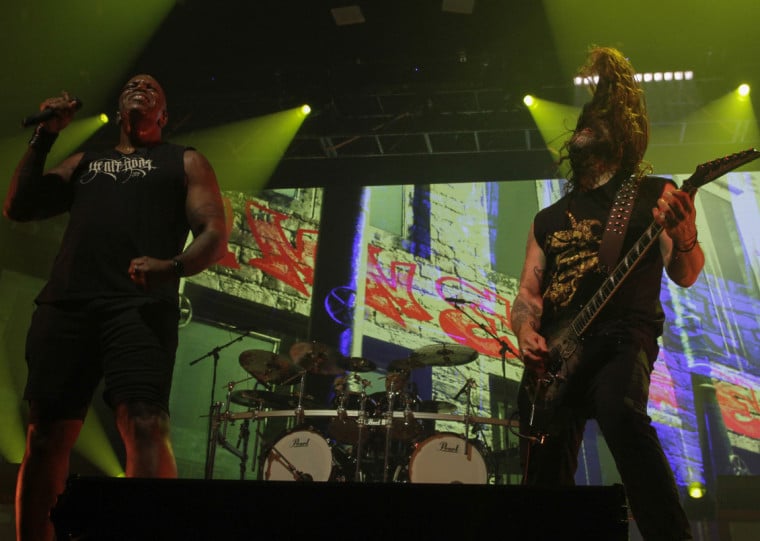 Escrita em parceria com m&uacute;sicos do Tit&atilde;s, balada estar&aacute; no EP de despedida do Sepultura